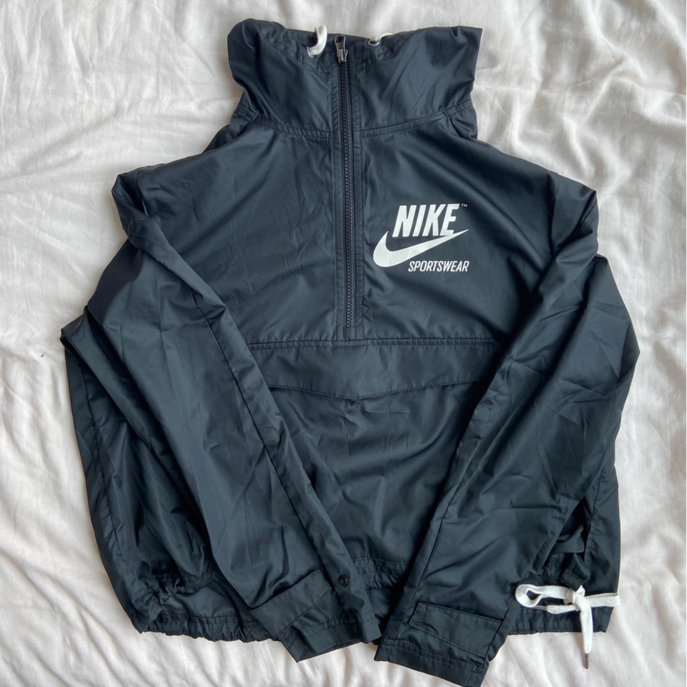 Nike Cropped Windbreaker Half-Zip